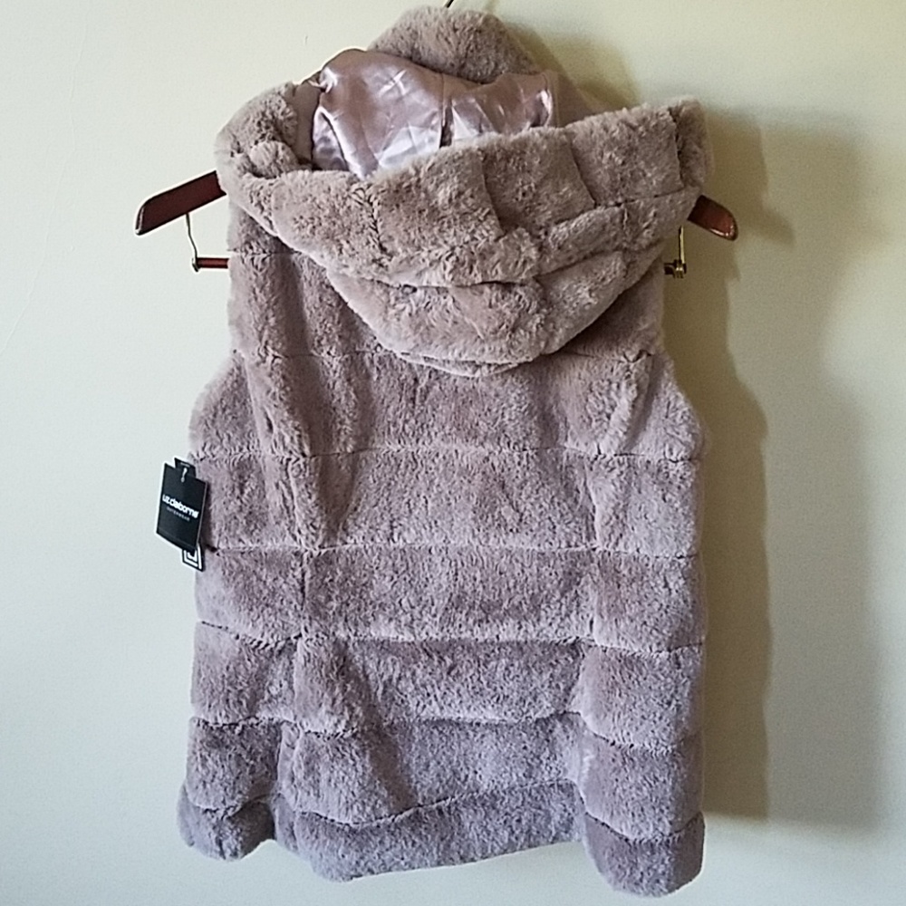 New Liz Claiborne Plush Taupe Brown Soft  Faux Fur Cozy Hooded Vest - Picture 5 of 8